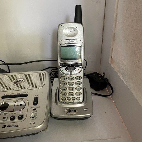 AT&T E2728B Telephone Digital Answering System 2.4GHz Caller ID/Waiting Tested - Picture 4 of 9